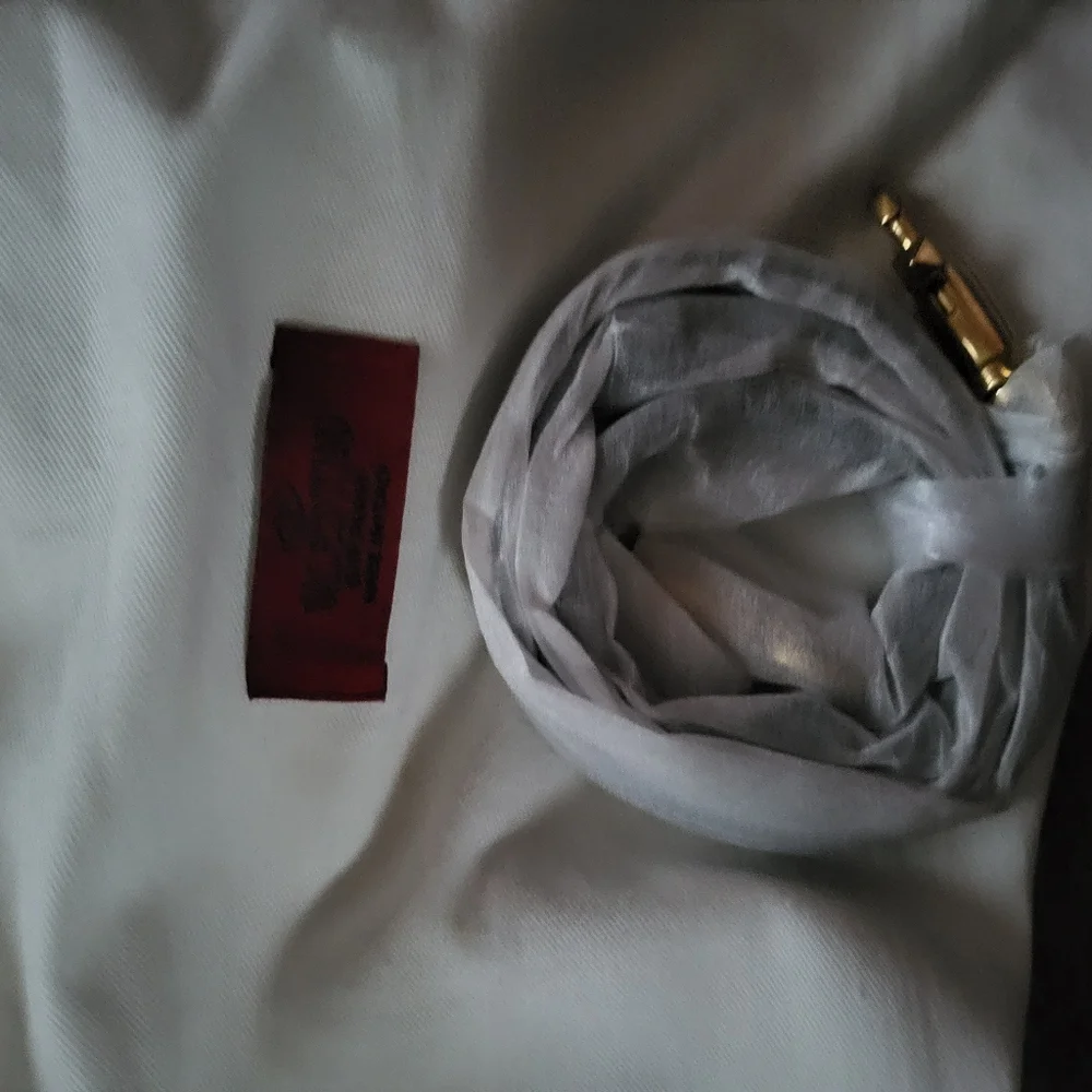 Fashionable Valentino Handbag - Picture 3 of 3